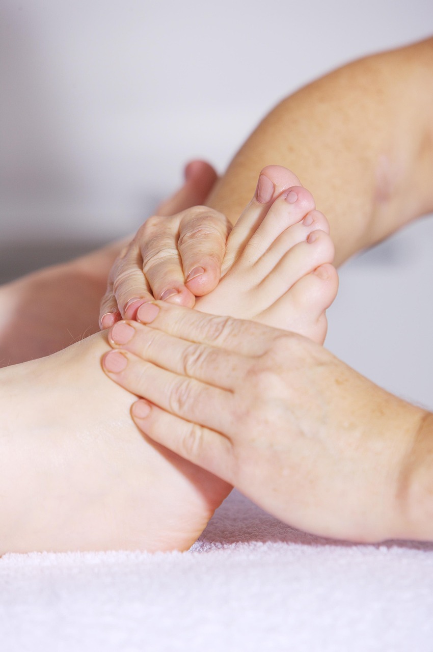 foot massage, foot reflex, foot reflex zones, alternative medicine, beauty, chinese, blood circulation, circulatory disorders, relax, relaxation, woman, foot, foot reflexology, feet, healthy, health, hand, heal, naturopath, homeopathy, horizontal, hands, young, body, lifestyle, massage, masseuse, medicine, people, meridians, physical therapy, reflex zones, reflexology, pain therapy, beautiful, somatotopia, tcm, therapy, treatment, white, wellness, wellness treatment, welness, well being, hyperacidity, foot, foot, reflexology, reflexology, reflexology, reflexology, reflexology